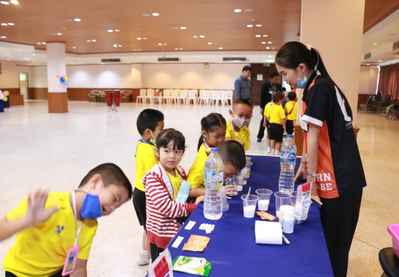 ภาพกิจกรรม คณะวิทยาศาสตร์และเทคโนโลยี จัดค่ายวิทยาศาสตร์โรงเรียนสาธิตฯ ระดับอนุบาล 1-2