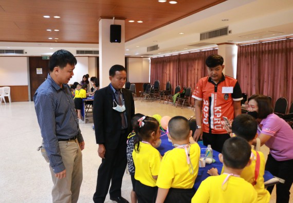 ภาพกิจกรรม คณะวิทยาศาสตร์และเทคโนโลยี จัดค่ายวิทยาศาสตร์โรงเรียนสาธิตฯ ระดับอนุบาล 1-2
