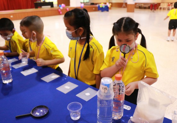 ภาพกิจกรรม คณะวิทยาศาสตร์และเทคโนโลยี จัดค่ายวิทยาศาสตร์โรงเรียนสาธิตฯ ระดับอนุบาล 1-2