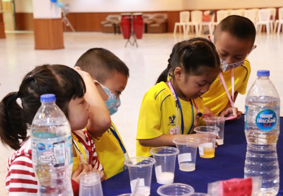 ภาพกิจกรรม คณะวิทยาศาสตร์และเทคโนโลยี จัดค่ายวิทยาศาสตร์โรงเรียนสาธิตฯ ระดับอนุบาล 1-2