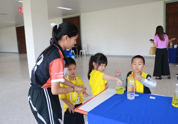 ภาพกิจกรรม คณะวิทยาศาสตร์และเทคโนโลยี จัดค่ายวิทยาศาสตร์โรงเรียนสาธิตฯ ระดับอนุบาล 1-2