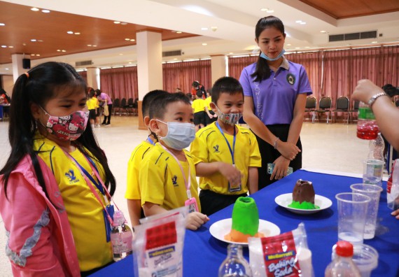 ภาพกิจกรรม คณะวิทยาศาสตร์และเทคโนโลยี จัดค่ายวิทยาศาสตร์โรงเรียนสาธิตฯ ระดับอนุบาล 1-2