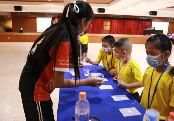 ภาพกิจกรรม คณะวิทยาศาสตร์และเทคโนโลยี จัดค่ายวิทยาศาสตร์โรงเรียนสาธิตฯ ระดับอนุบาล 1-2