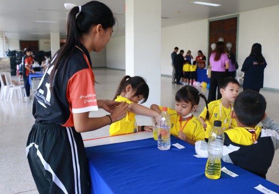 ภาพกิจกรรม คณะวิทยาศาสตร์และเทคโนโลยี จัดค่ายวิทยาศาสตร์โรงเรียนสาธิตฯ ระดับอนุบาล 1-2