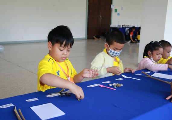ภาพกิจกรรม คณะวิทยาศาสตร์และเทคโนโลยี จัดค่ายวิทยาศาสตร์โรงเรียนสาธิตฯ ระดับอนุบาล 1-2