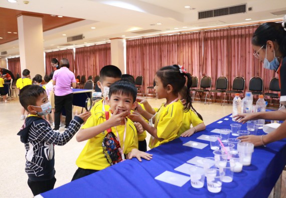 ภาพกิจกรรม คณะวิทยาศาสตร์และเทคโนโลยี จัดค่ายวิทยาศาสตร์โรงเรียนสาธิตฯ ระดับอนุบาล 1-2