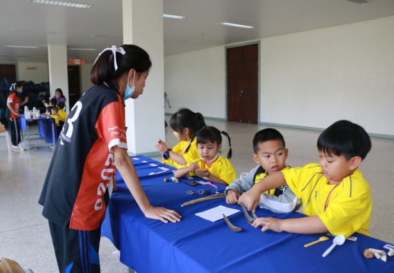 ภาพกิจกรรม คณะวิทยาศาสตร์และเทคโนโลยี จัดค่ายวิทยาศาสตร์โรงเรียนสาธิตฯ ระดับอนุบาล 1-2