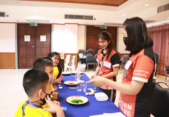 ภาพกิจกรรม คณะวิทยาศาสตร์และเทคโนโลยี จัดค่ายวิทยาศาสตร์โรงเรียนสาธิตฯ ระดับอนุบาล 1-2