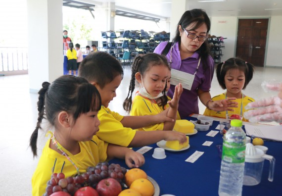 ภาพกิจกรรม คณะวิทยาศาสตร์และเทคโนโลยี จัดค่ายวิทยาศาสตร์โรงเรียนสาธิตฯ ระดับอนุบาล 1-2