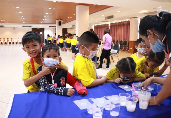 ภาพกิจกรรม คณะวิทยาศาสตร์และเทคโนโลยี จัดค่ายวิทยาศาสตร์โรงเรียนสาธิตฯ ระดับอนุบาล 1-2