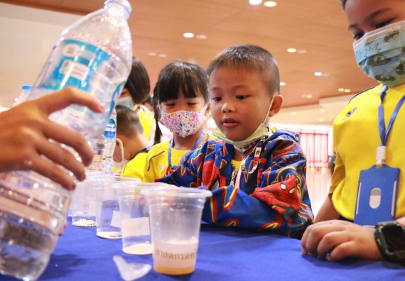 ภาพกิจกรรม คณะวิทยาศาสตร์และเทคโนโลยี จัดค่ายวิทยาศาสตร์โรงเรียนสาธิตฯ ระดับอนุบาล 1-2