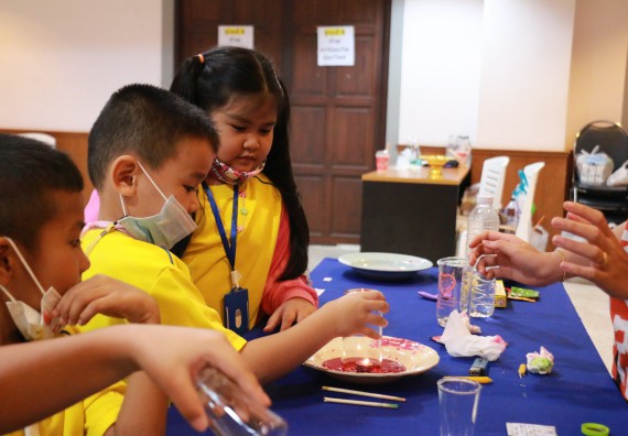 ภาพกิจกรรม คณะวิทยาศาสตร์และเทคโนโลยี จัดค่ายวิทยาศาสตร์โรงเรียนสาธิตฯ ระดับอนุบาล 1-2