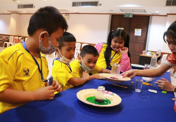 ภาพกิจกรรม คณะวิทยาศาสตร์และเทคโนโลยี จัดค่ายวิทยาศาสตร์โรงเรียนสาธิตฯ ระดับอนุบาล 1-2