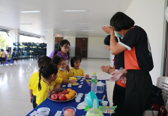 ภาพกิจกรรม คณะวิทยาศาสตร์และเทคโนโลยี จัดค่ายวิทยาศาสตร์โรงเรียนสาธิตฯ ระดับอนุบาล 1-2