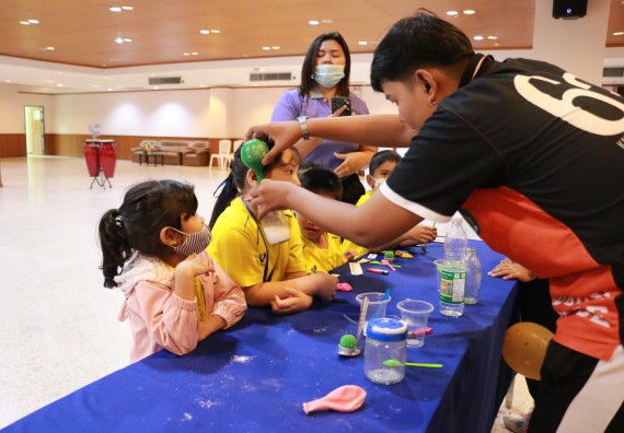 ภาพกิจกรรม คณะวิทยาศาสตร์และเทคโนโลยี จัดค่ายวิทยาศาสตร์โรงเรียนสาธิตฯ ระดับอนุบาล 1-2