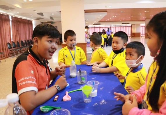 ภาพกิจกรรม คณะวิทยาศาสตร์และเทคโนโลยี จัดค่ายวิทยาศาสตร์โรงเรียนสาธิตฯ ระดับอนุบาล 1-2
