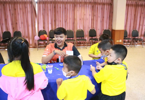 ภาพกิจกรรม คณะวิทยาศาสตร์และเทคโนโลยี จัดค่ายวิทยาศาสตร์โรงเรียนสาธิตฯ ระดับอนุบาล 1-2