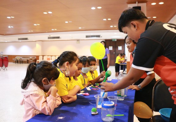 ภาพกิจกรรม คณะวิทยาศาสตร์และเทคโนโลยี จัดค่ายวิทยาศาสตร์โรงเรียนสาธิตฯ ระดับอนุบาล 1-2