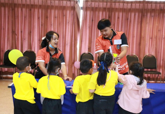 ภาพกิจกรรม คณะวิทยาศาสตร์และเทคโนโลยี จัดค่ายวิทยาศาสตร์โรงเรียนสาธิตฯ ระดับอนุบาล 1-2