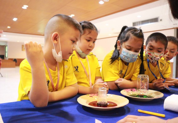 ภาพกิจกรรม คณะวิทยาศาสตร์และเทคโนโลยี จัดค่ายวิทยาศาสตร์โรงเรียนสาธิตฯ ระดับอนุบาล 1-2