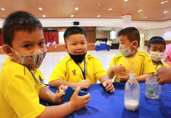 ภาพกิจกรรม คณะวิทยาศาสตร์และเทคโนโลยี จัดค่ายวิทยาศาสตร์โรงเรียนสาธิตฯ ระดับอนุบาล 1-2