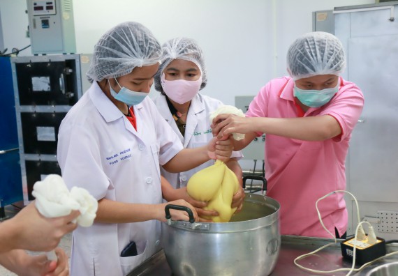 ภาพกิจกรรม โปรแกรมวิชาวิทยาศาสตร์และเทคโนโลยีการอาหาร จัดอบรมเชิงปฏิบัติการ เรื่อง การพัฒนาผลิตภัณฑ์เครื่องดื่มเพื่อสุขภาพ