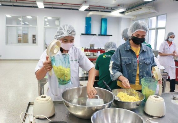 ภาพกิจกรรม โปรแกรมวิชาวิทยาศาสตร์และเทคโนโลยีการอาหาร จัดอบรมเชิงปฏิบัติการ เรื่อง การพัฒนาผลิตภัณฑ์เครื่องดื่มเพื่อสุขภาพ