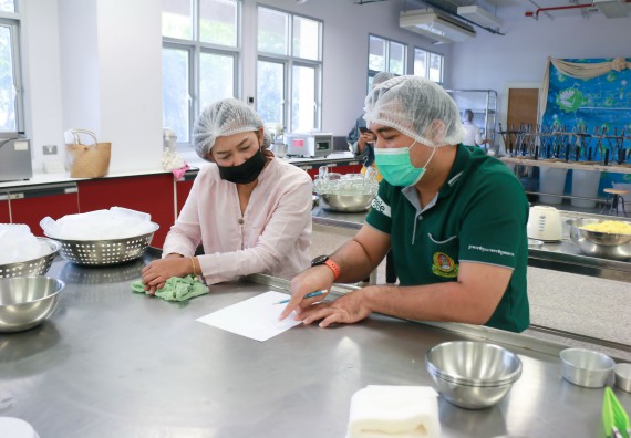 ภาพกิจกรรม โปรแกรมวิชาวิทยาศาสตร์และเทคโนโลยีการอาหาร จัดอบรมเชิงปฏิบัติการ เรื่อง การพัฒนาผลิตภัณฑ์เครื่องดื่มเพื่อสุขภาพ