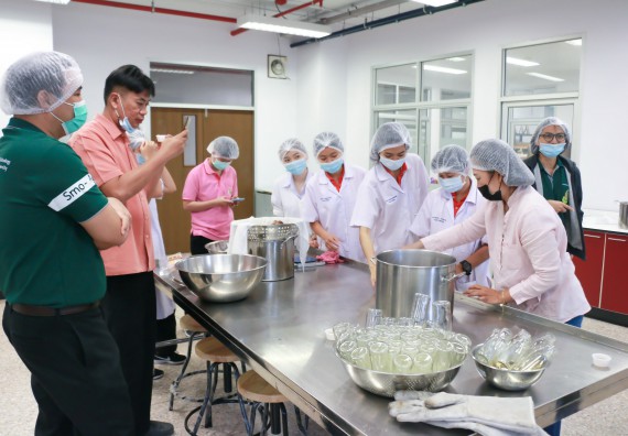 ภาพกิจกรรม โปรแกรมวิชาวิทยาศาสตร์และเทคโนโลยีการอาหาร จัดอบรมเชิงปฏิบัติการ เรื่อง การพัฒนาผลิตภัณฑ์เครื่องดื่มเพื่อสุขภาพ