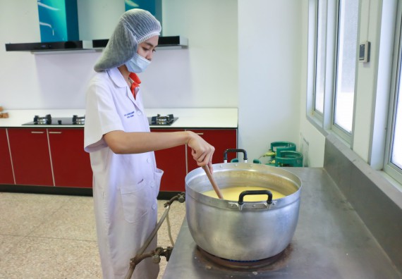 ภาพกิจกรรม โปรแกรมวิชาวิทยาศาสตร์และเทคโนโลยีการอาหาร จัดอบรมเชิงปฏิบัติการ เรื่อง การพัฒนาผลิตภัณฑ์เครื่องดื่มเพื่อสุขภาพ