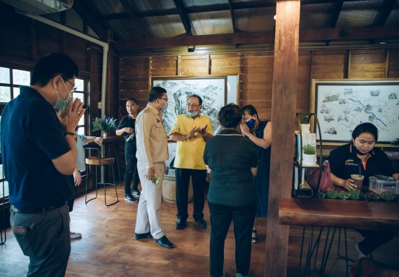 ภาพกิจกรรม คณะวิทยาศาสตร์และเทคโนโลยี จัดกิจกรรม Farmer market จำหน่ายสินค้าเกษตรปลอดภัย และแปรรูป