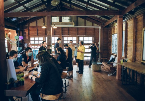 ภาพกิจกรรม คณะวิทยาศาสตร์และเทคโนโลยี จัดกิจกรรม Farmer market จำหน่ายสินค้าเกษตรปลอดภัย และแปรรูป