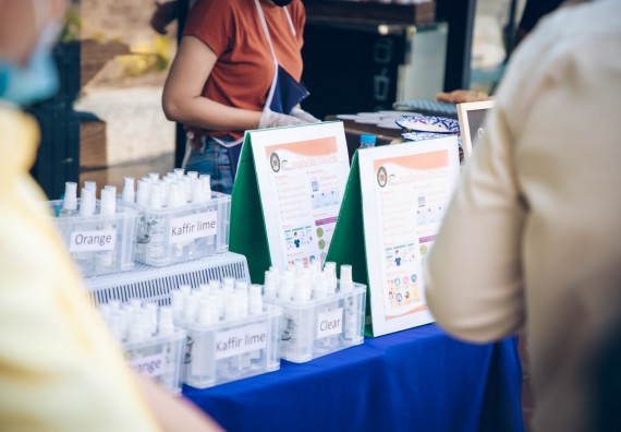 ภาพกิจกรรม คณะวิทยาศาสตร์และเทคโนโลยี จัดกิจกรรม Farmer market จำหน่ายสินค้าเกษตรปลอดภัย และแปรรูป