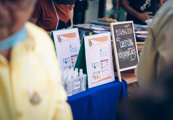 ภาพกิจกรรม คณะวิทยาศาสตร์และเทคโนโลยี จัดกิจกรรม Farmer market จำหน่ายสินค้าเกษตรปลอดภัย และแปรรูป