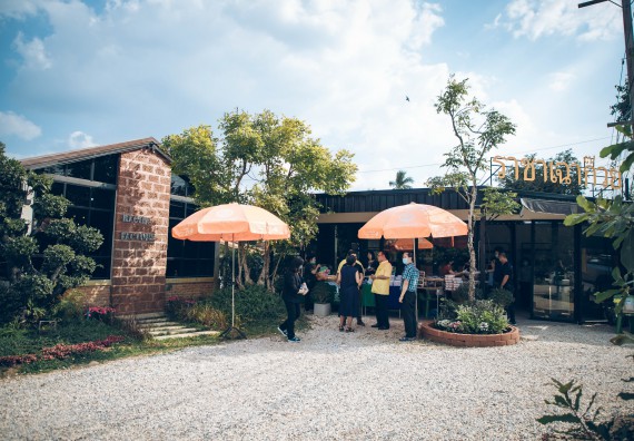 ภาพกิจกรรม คณะวิทยาศาสตร์และเทคโนโลยี จัดกิจกรรม Farmer market จำหน่ายสินค้าเกษตรปลอดภัย และแปรรูป