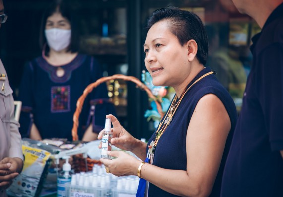 ภาพกิจกรรม คณะวิทยาศาสตร์และเทคโนโลยี จัดกิจกรรม Farmer market จำหน่ายสินค้าเกษตรปลอดภัย และแปรรูป