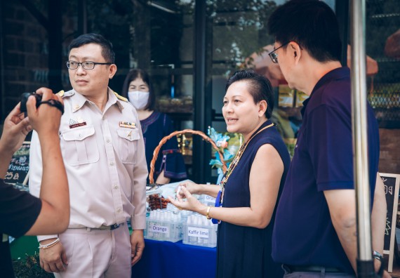 ภาพกิจกรรม คณะวิทยาศาสตร์และเทคโนโลยี จัดกิจกรรม Farmer market จำหน่ายสินค้าเกษตรปลอดภัย และแปรรูป