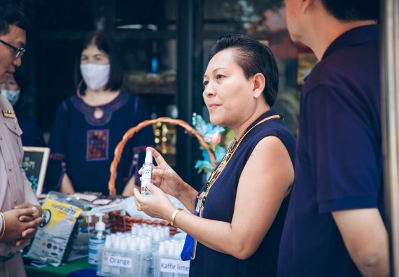 ภาพกิจกรรม คณะวิทยาศาสตร์และเทคโนโลยี จัดกิจกรรม Farmer market จำหน่ายสินค้าเกษตรปลอดภัย และแปรรูป