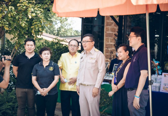 ภาพกิจกรรม คณะวิทยาศาสตร์และเทคโนโลยี จัดกิจกรรม Farmer market จำหน่ายสินค้าเกษตรปลอดภัย และแปรรูป