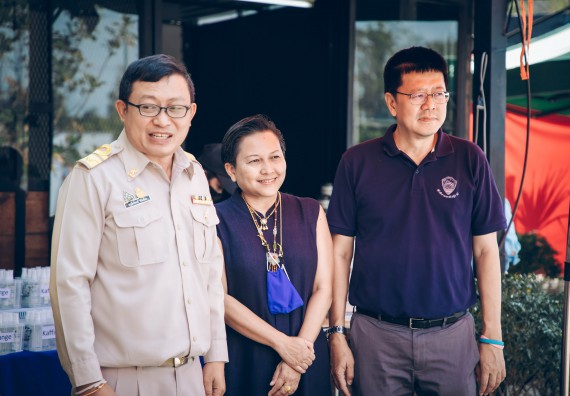 ภาพกิจกรรม คณะวิทยาศาสตร์และเทคโนโลยี จัดกิจกรรม Farmer market จำหน่ายสินค้าเกษตรปลอดภัย และแปรรูป