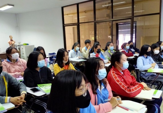 ภาพกิจกรรม โปรแกรมวิชาสาธารณสุขศาสตร์ จัดอบรมจริยธรรมและจรรยาบรรณสำหรับผู้ประกอบวิชาชีพสาธารณสุข ตามโครงการพัฒนาคุณลักษณะนักศึกษาโปรแกรมวิชาสาธารณสุขศาสตร์