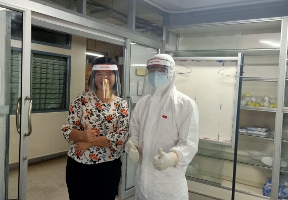 ภาพกิจกรรม โปรแกรมวิชาสาธารณสุขศาสตร์ เข้ารับการอบรมเรื่องความปลอดภัยในห้องปฏิบัติการทางวิทยาศาสตร์ และความรู้ในเรื่องเกี่ยวกับ COVID-19 และอุปกรณ์ป้องกันส่วนบุคคล (PPE) สำหรับเจ้าหน้าที่สาธารณสุขในการปฏิงานภาคสนาม