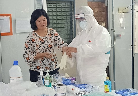 ภาพกิจกรรม โปรแกรมวิชาสาธารณสุขศาสตร์ เข้ารับการอบรมเรื่องความปลอดภัยในห้องปฏิบัติการทางวิทยาศาสตร์ และความรู้ในเรื่องเกี่ยวกับ COVID-19 และอุปกรณ์ป้องกันส่วนบุคคล (PPE) สำหรับเจ้าหน้าที่สาธารณสุขในการปฏิงานภาคสนาม