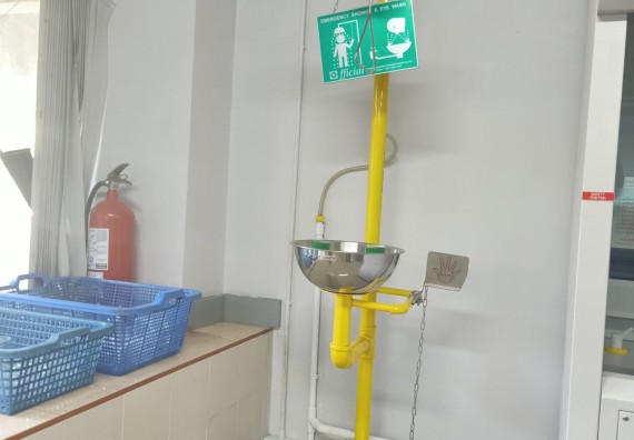 ภาพกิจกรรม โปรแกรมวิชาสาธารณสุขศาสตร์ เข้ารับการอบรมเรื่องความปลอดภัยในห้องปฏิบัติการทางวิทยาศาสตร์ และความรู้ในเรื่องเกี่ยวกับ COVID-19 และอุปกรณ์ป้องกันส่วนบุคคล (PPE) สำหรับเจ้าหน้าที่สาธารณสุขในการปฏิงานภาคสนาม