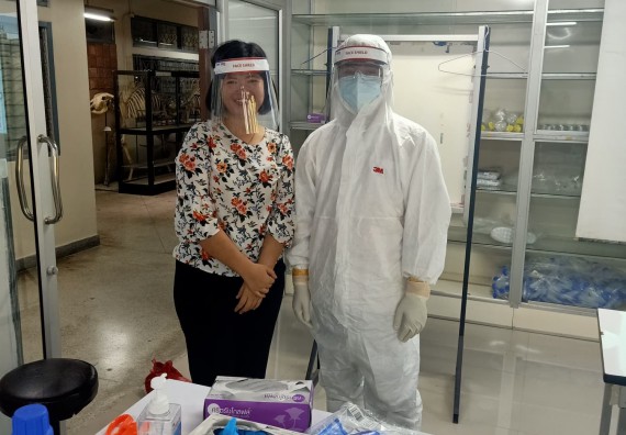 ภาพกิจกรรม โปรแกรมวิชาสาธารณสุขศาสตร์ เข้ารับการอบรมเรื่องความปลอดภัยในห้องปฏิบัติการทางวิทยาศาสตร์ และความรู้ในเรื่องเกี่ยวกับ COVID-19 และอุปกรณ์ป้องกันส่วนบุคคล (PPE) สำหรับเจ้าหน้าที่สาธารณสุขในการปฏิงานภาคสนาม