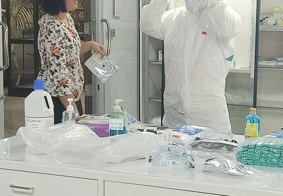 ภาพกิจกรรม โปรแกรมวิชาสาธารณสุขศาสตร์ เข้ารับการอบรมเรื่องความปลอดภัยในห้องปฏิบัติการทางวิทยาศาสตร์ และความรู้ในเรื่องเกี่ยวกับ COVID-19 และอุปกรณ์ป้องกันส่วนบุคคล (PPE) สำหรับเจ้าหน้าที่สาธารณสุขในการปฏิงานภาคสนาม