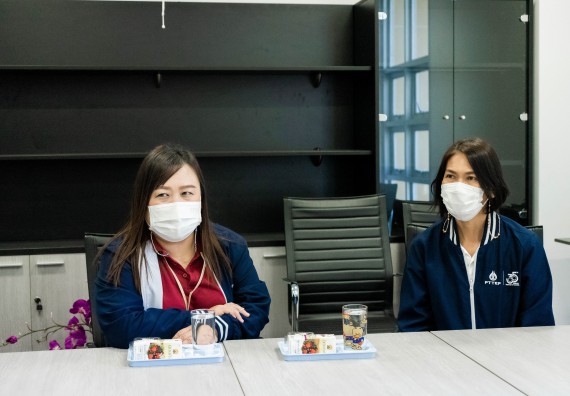 ภาพกิจกรรม ผู้ช่วยศาสตราจารย์ปรัชญา ชะอุ่มผล ผู้ช่วยศาสตราจารย์ ดร.ชญาดา กลิ่นจันทร์ และนายธาดา พรมทับ ต้อนรับผู้แทนบริษัท ปตท.สผ. สยาม จำกัด โครงการผลิตบนฝั่ง (ประเทศไทย) เนื่องในโอกาสเข้าพบเพื่อสวัสดีปีใหม่ ปี 2564