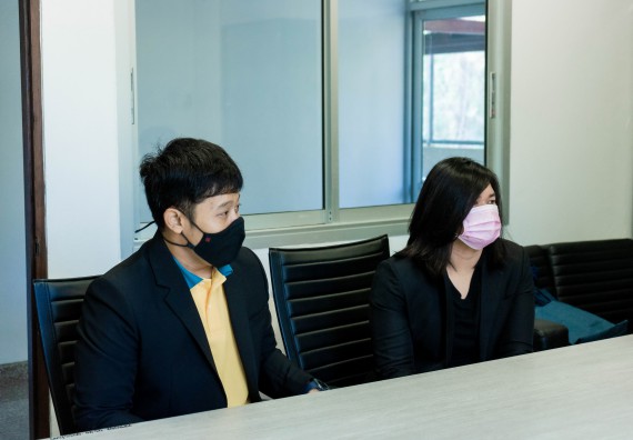 ภาพกิจกรรม ผู้ช่วยศาสตราจารย์ปรัชญา ชะอุ่มผล ผู้ช่วยศาสตราจารย์ ดร.ชญาดา กลิ่นจันทร์ และนายธาดา พรมทับ ต้อนรับผู้แทนบริษัท ปตท.สผ. สยาม จำกัด โครงการผลิตบนฝั่ง (ประเทศไทย) เนื่องในโอกาสเข้าพบเพื่อสวัสดีปีใหม่ ปี 2564