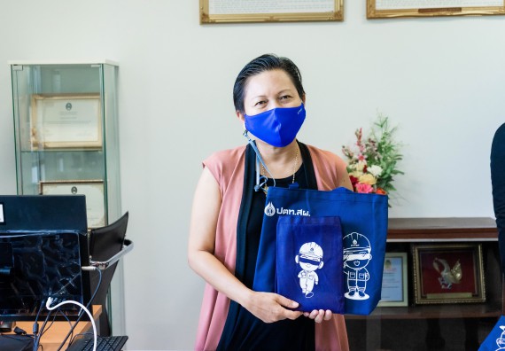 ภาพกิจกรรม ผู้ช่วยศาสตราจารย์ปรัชญา ชะอุ่มผล ผู้ช่วยศาสตราจารย์ ดร.ชญาดา กลิ่นจันทร์ และนายธาดา พรมทับ ต้อนรับผู้แทนบริษัท ปตท.สผ. สยาม จำกัด โครงการผลิตบนฝั่ง (ประเทศไทย) เนื่องในโอกาสเข้าพบเพื่อสวัสดีปีใหม่ ปี 2564