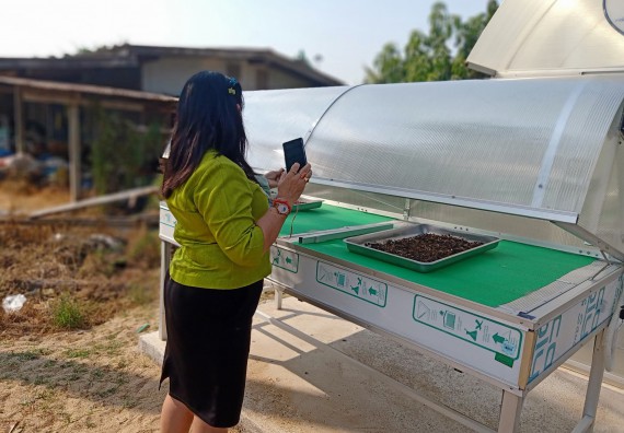 ภาพกิจกรรม  ภาพกิจกรรมการติดตามและประเมินผลการนำผลการวิจัยไปใช้ประโยชน์ การใช้พาราโบล่าโดมเพื่อการอบแห้งผลผลิตทางการเกษตร